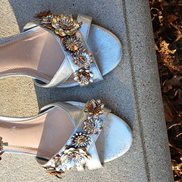 IMPO Elegant Silver Floral Heels SIZE 8 - Picture 3 of 15